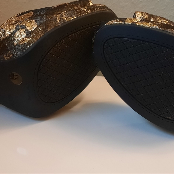 Jessica Simpson Gold and Gray 2 1/2 inch heels New w/out the box - Picture 3 of 4